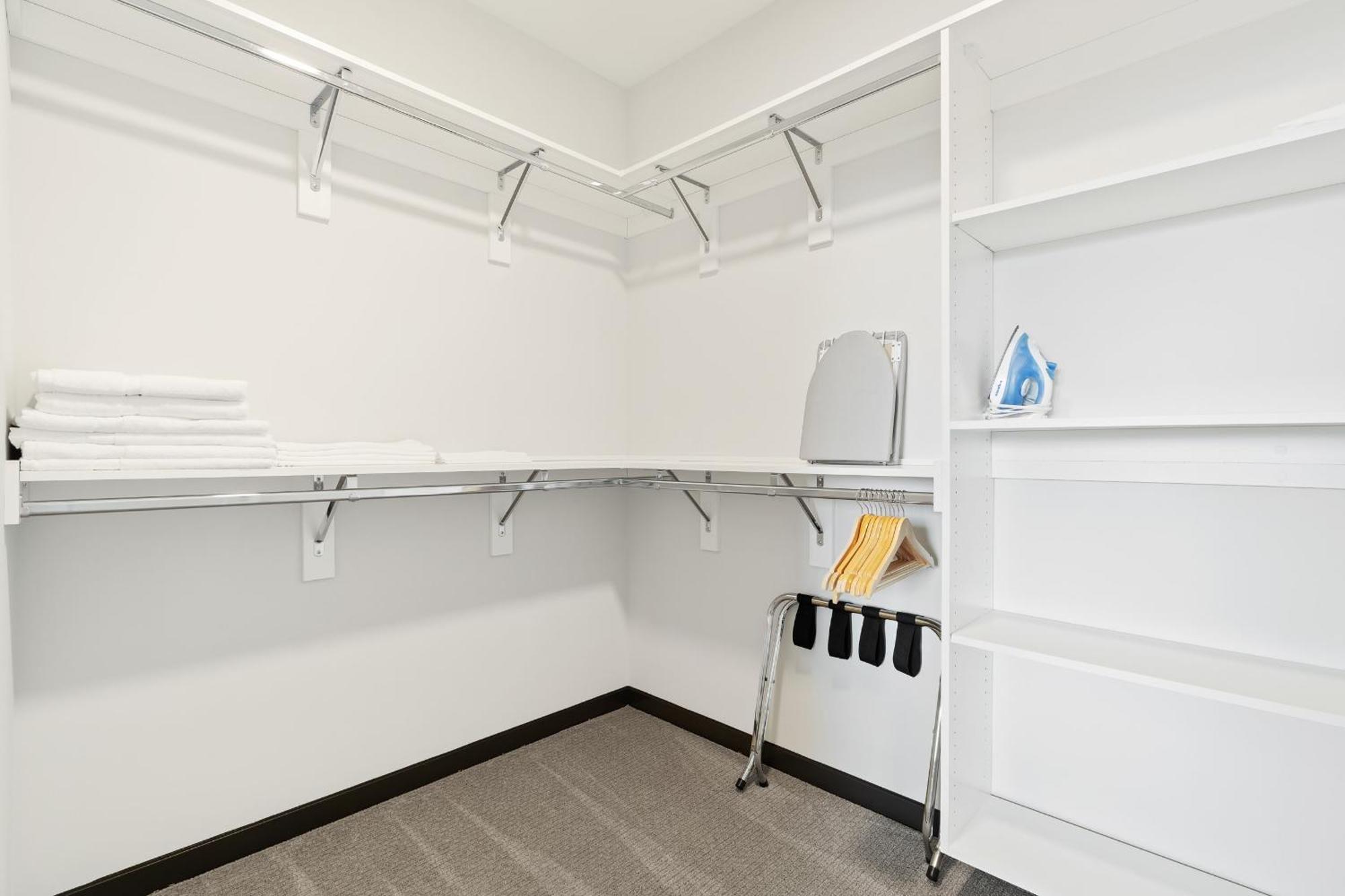 Cozysuites On Mass With Garage Parking #4 อินเดียนาโพลิส ภายนอก รูปภาพ