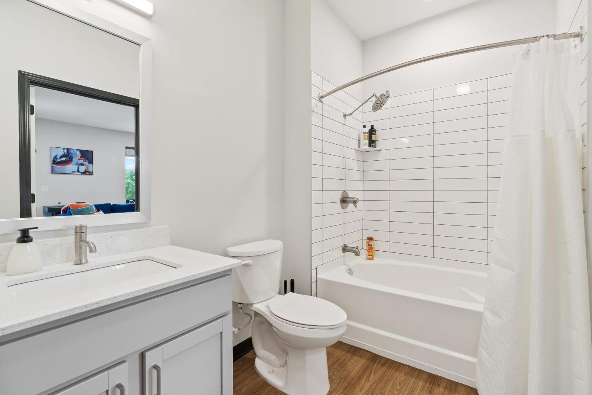 Cozysuites On Mass With Garage Parking #4 อินเดียนาโพลิส ภายนอก รูปภาพ
